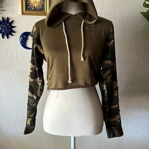 COPY - Fashion Nova Size XS Print Cropped Pullover sweater